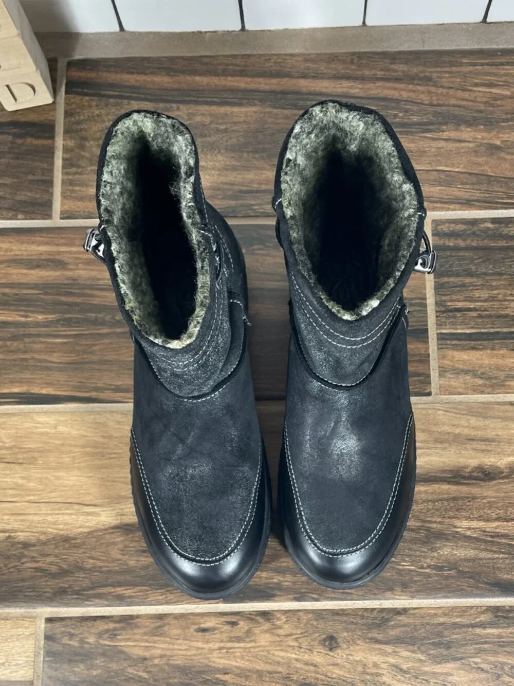 OTBT Fanfare Shoes Womens Size 9 Black Leather Off Road Spikes Winter Snow Boots